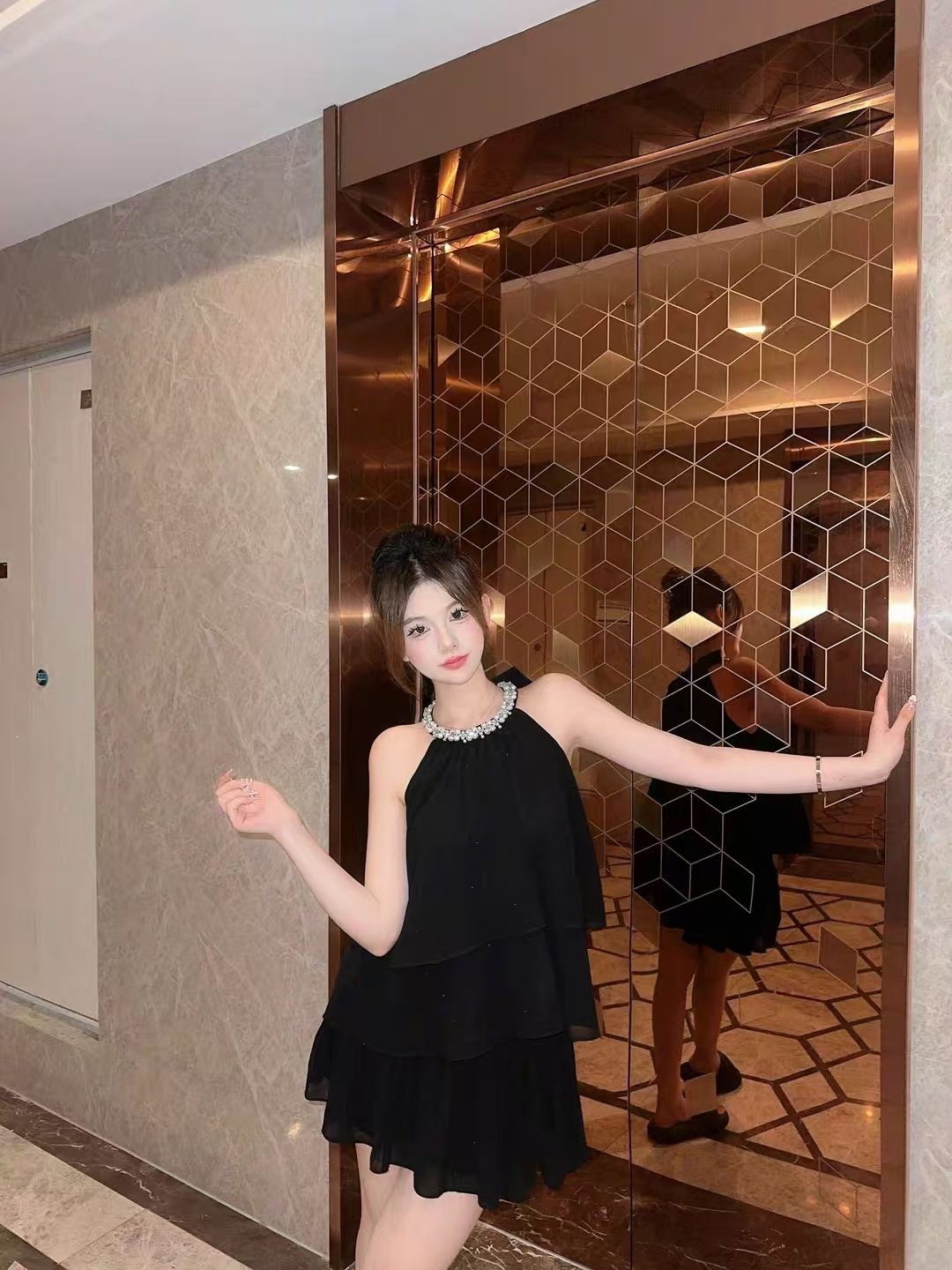 ネックパールビジュー 愛されシフォンフレアミニドレス
